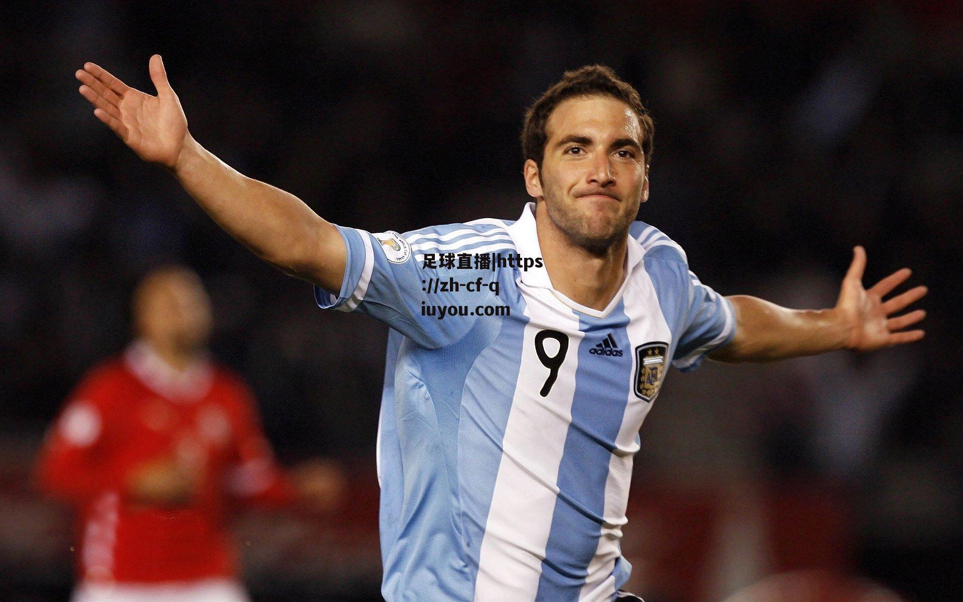 安菲尔德惊现主场崩盘！利物浦0-3惨败诺丁汉森林，七轮六负陷泥潭，锋线双星集体迷失